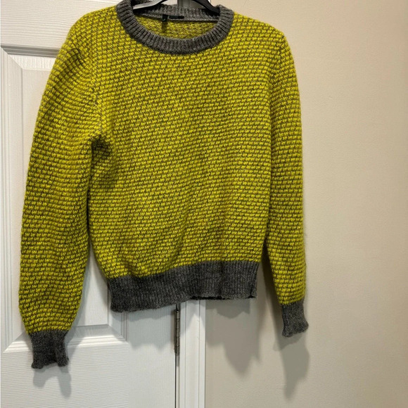 BENETTON WOMENS CREW NECK SWEATER SMALL YELLOW MOHAIR WOOL BLEND - Picture 1 of 8